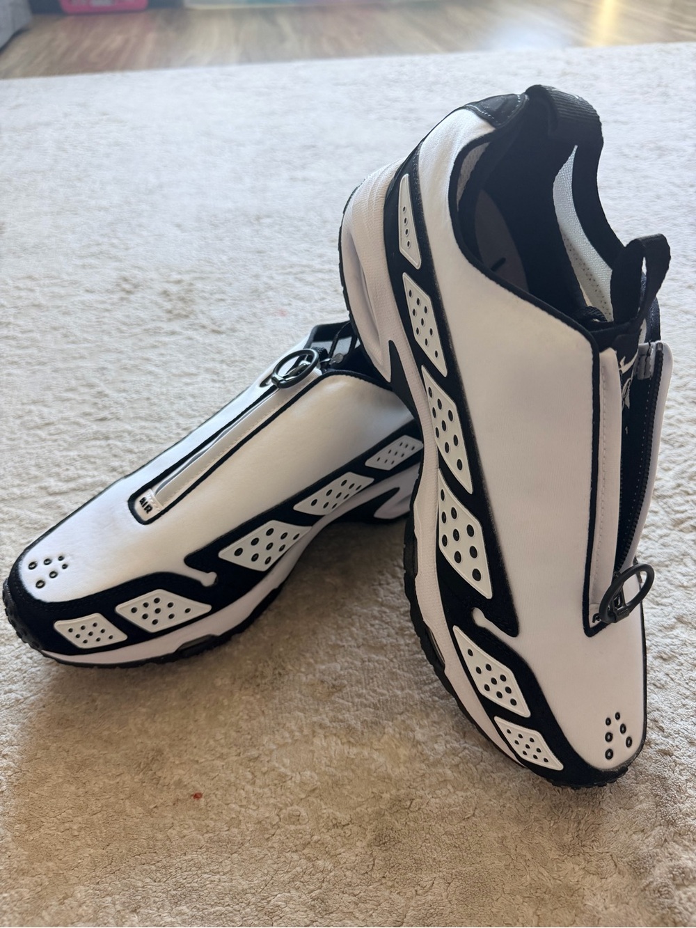 Nike Air Max SNDR "Panda" Sneakers (Size EU 43) — Brand New (Unisex)